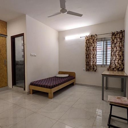 Ostello Ashraya Bangalore Esterno foto